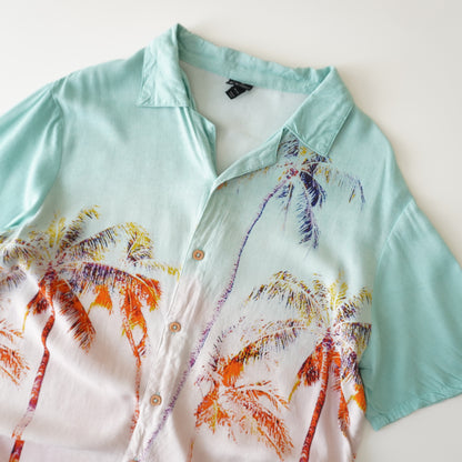 Thrifted -Camisa Verde Agua y palmeras / Talla XL Juvenil (16) 65 LARGO X 49 nhco