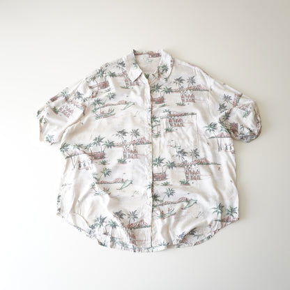 Thrifted -Camisa AERIE blanca con rosados / Talla L 73 ANCHOX 66 LARGO