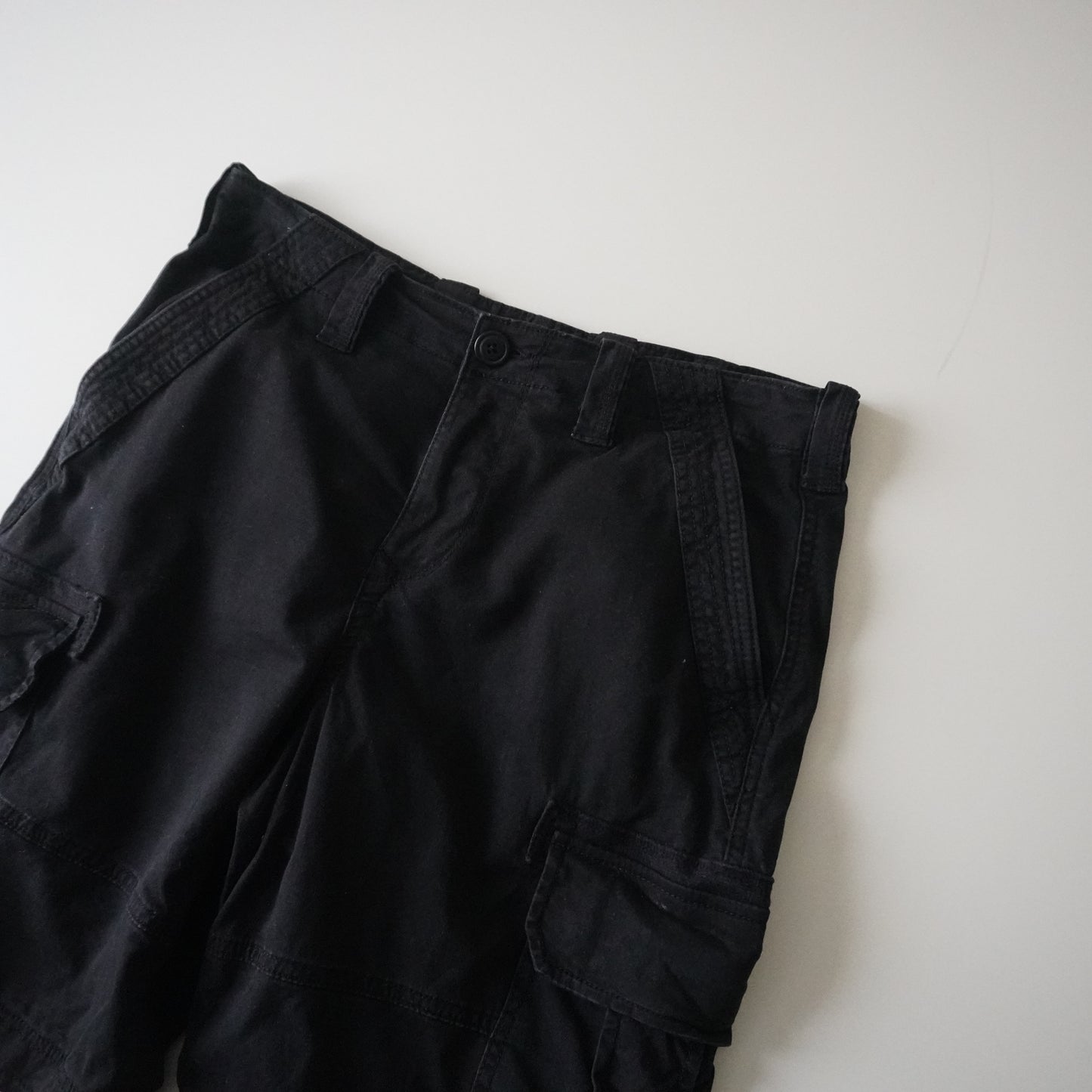 Thrifted - Short Cargo Negro George Talla 30 USA | Cintura 41 cm | Largo 50 cm