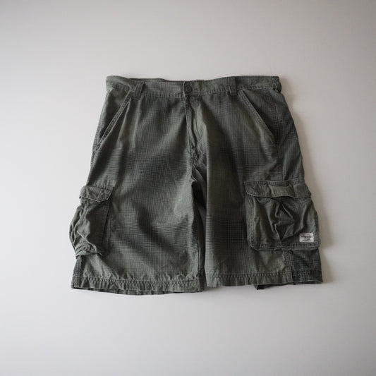 Thrifted - Short Cargo Verde Wrangler  Cintura 51 cm | Largo 59 cm