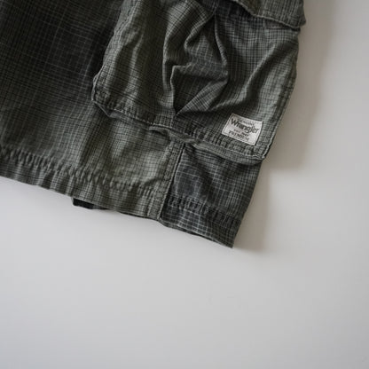 Thrifted - Short Cargo Verde Wrangler  Cintura 51 cm | Largo 59 cm