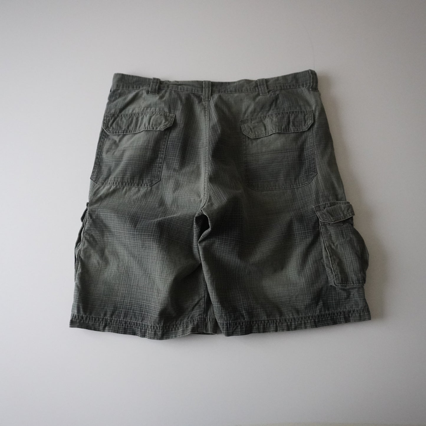 Thrifted - Short Cargo Verde Wrangler  Cintura 51 cm | Largo 59 cm