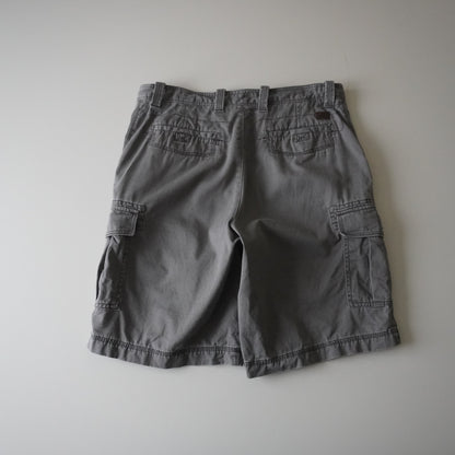 Thrifted - Short Cargo Gris Izod Talla 34 USA | Cintura 46 cm | Largo 56 cm