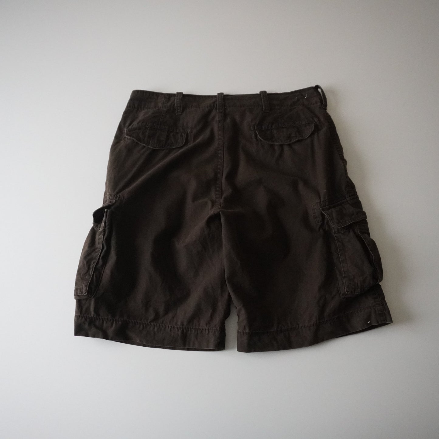 Thrifted - Short Cargo Café Arizona Talla 38 USA | Cintura 49 cm | Largo 59 cm