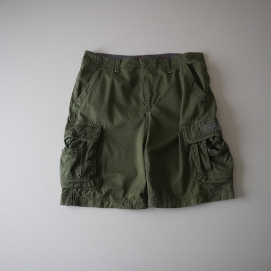 Thrifted – Short Cargo Verde Wrangler Thrifted – Cintura 51 cm | Largo 59 cm
