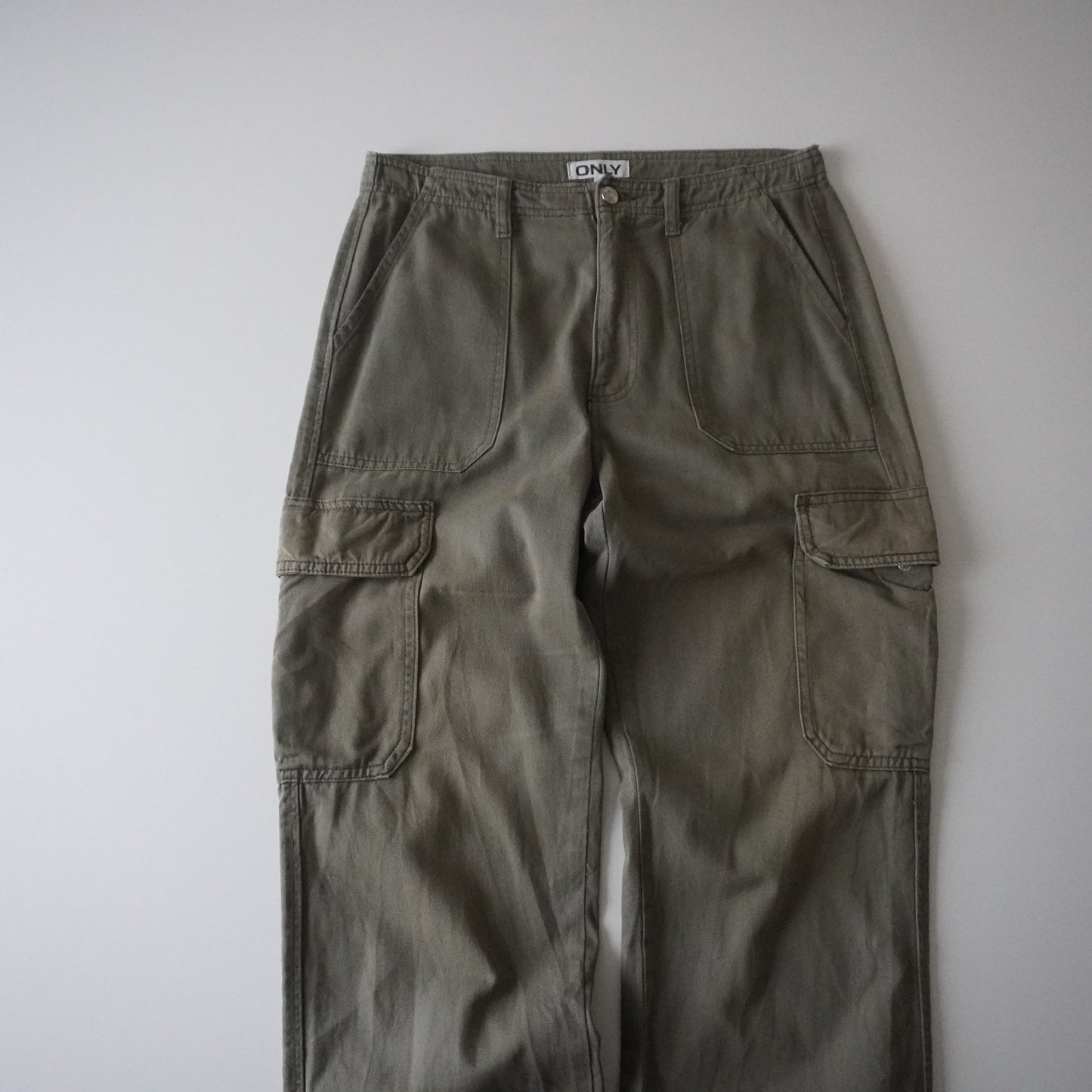 Thrifted – Pantalón Cargo Verde Only L32 | Cintura 41 cm | Largo 107 cm | Talón 22 cm