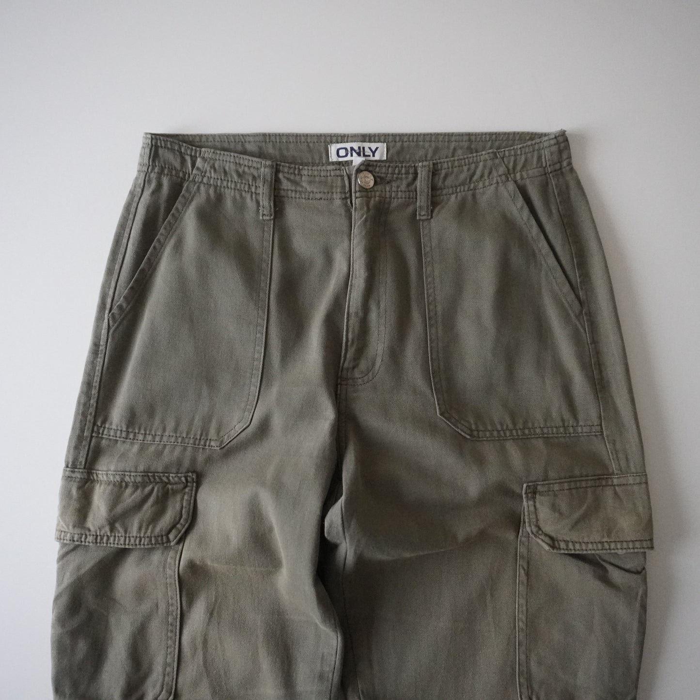 Thrifted – Pantalón Cargo Verde Only L32 | Cintura 41 cm | Largo 107 cm | Talón 22 cm