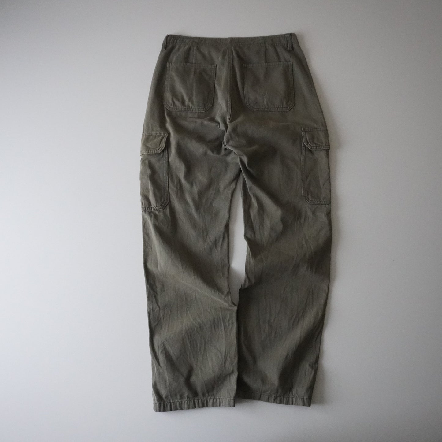 Thrifted – Pantalón Cargo Verde Talla 37 | Cintura 37 cm | Largo 102 cm | Talón 22 cm