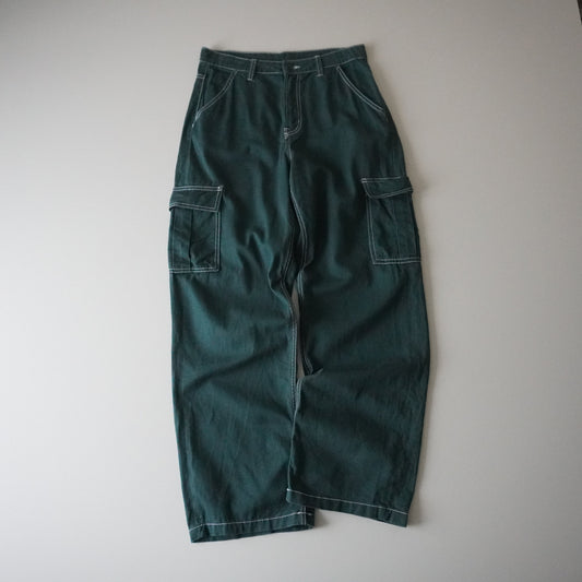 Thrifted – Pantalón Cargo Verde Costuras Blancas Talla US 6 | Cintura 40 cm | Largo 107 cm