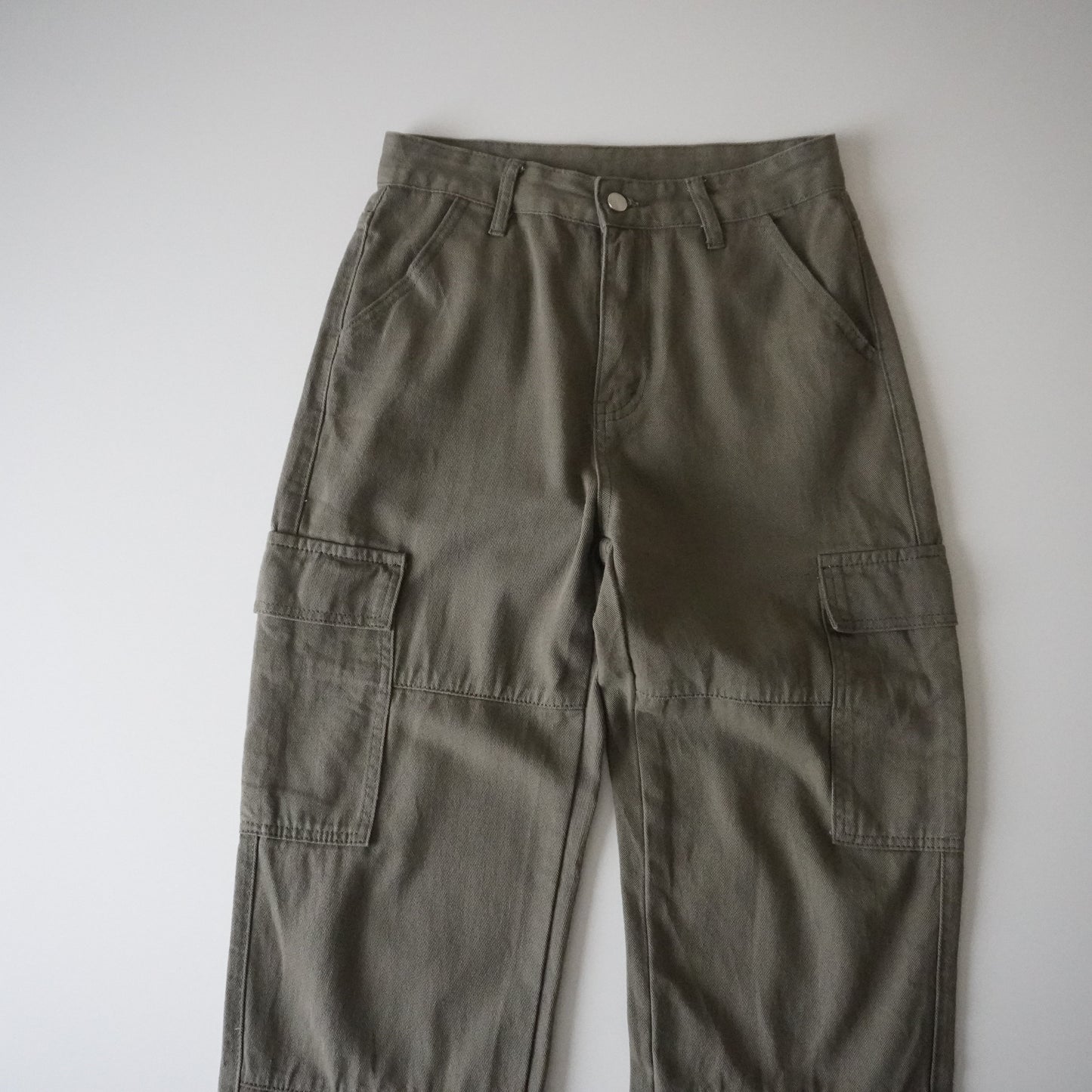 Thrifted – Pantalón Cargo Verde Talla 37 | Cintura 37 cm | Largo 102 cm | Talón 22 cm