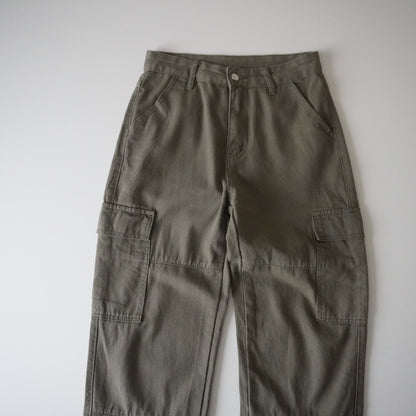 Thrifted – Pantalón Cargo Verde Talla 37 | Cintura 37 cm | Largo 102 cm | Talón 22 cm