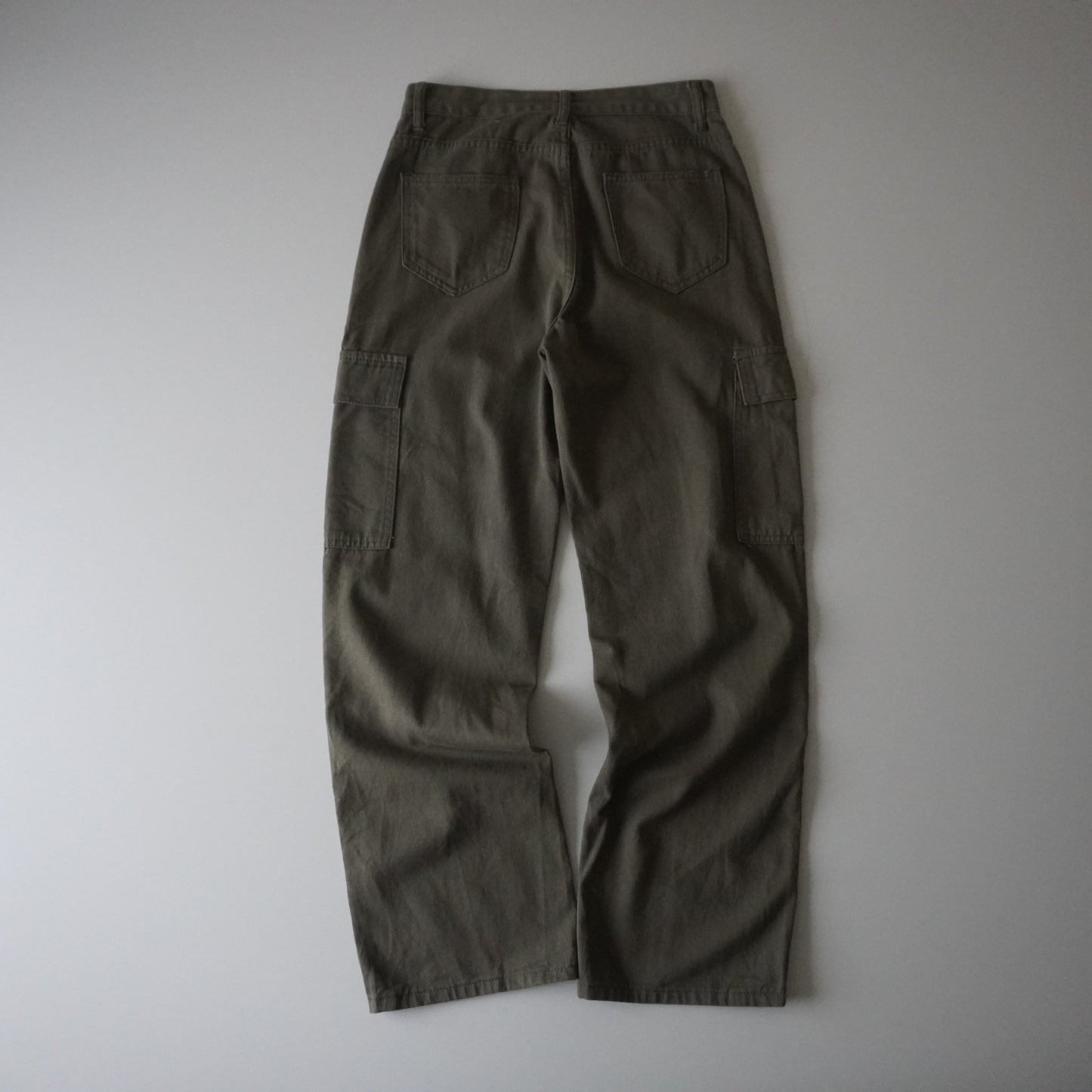 Thrifted – Pantalón Cargo Verde Talla 37 | Cintura 37 cm | Largo 102 cm | Talón 22 cm