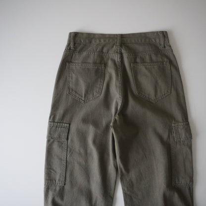 Thrifted – Pantalón Cargo Verde Talla 37 | Cintura 37 cm | Largo 102 cm | Talón 22 cm
