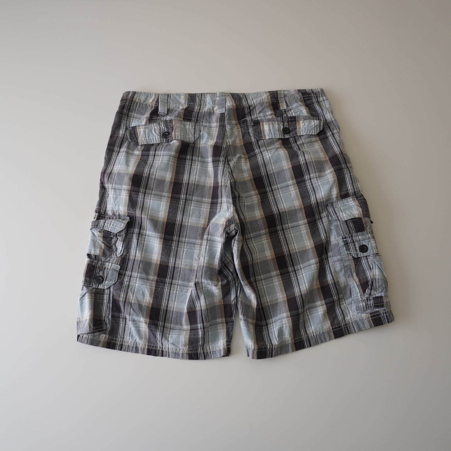Thrifted – Short Cargo Celeste Lee Dungarees con Líneas Negras, Blancas y Beige Talla 36 USA | Cintura 48 cm | Largo 55 cm