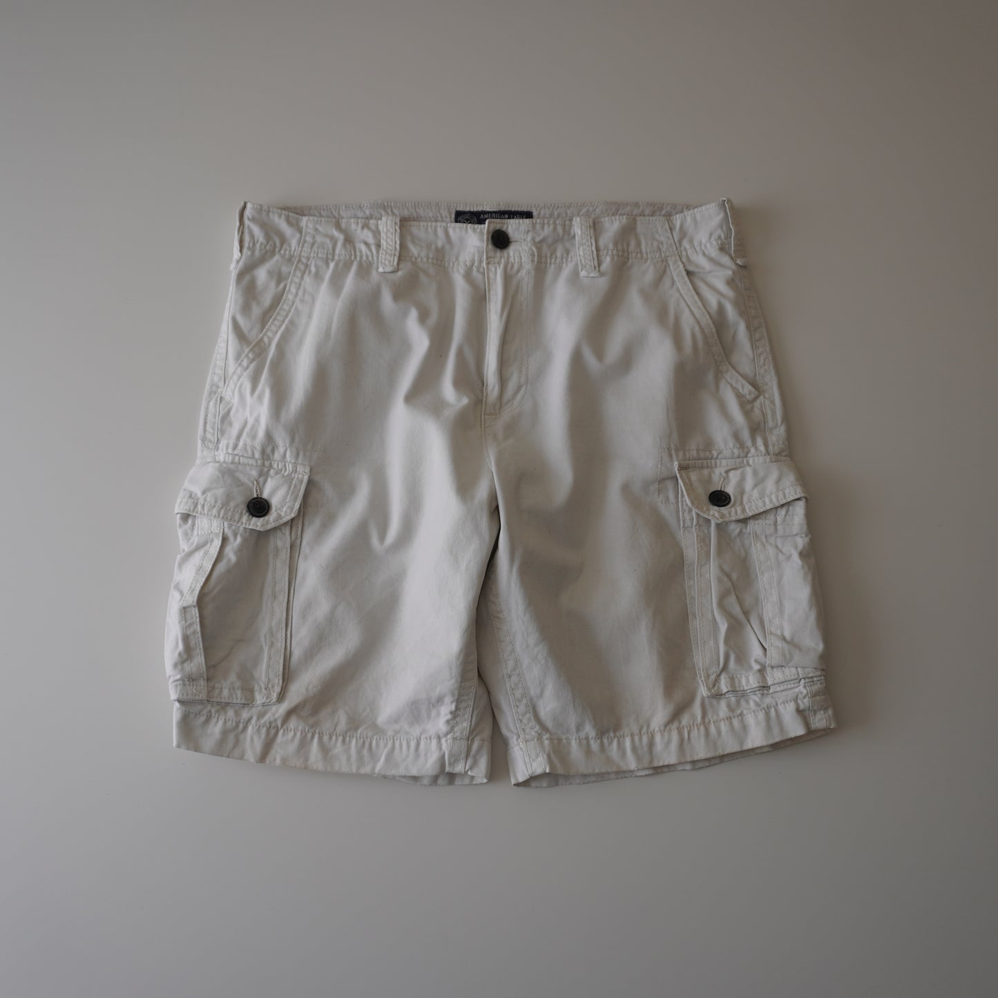 Thrifted – Short Cargo Crema American Eagle Talla 38 USA | Cintura 52 cm | Largo 53 cm