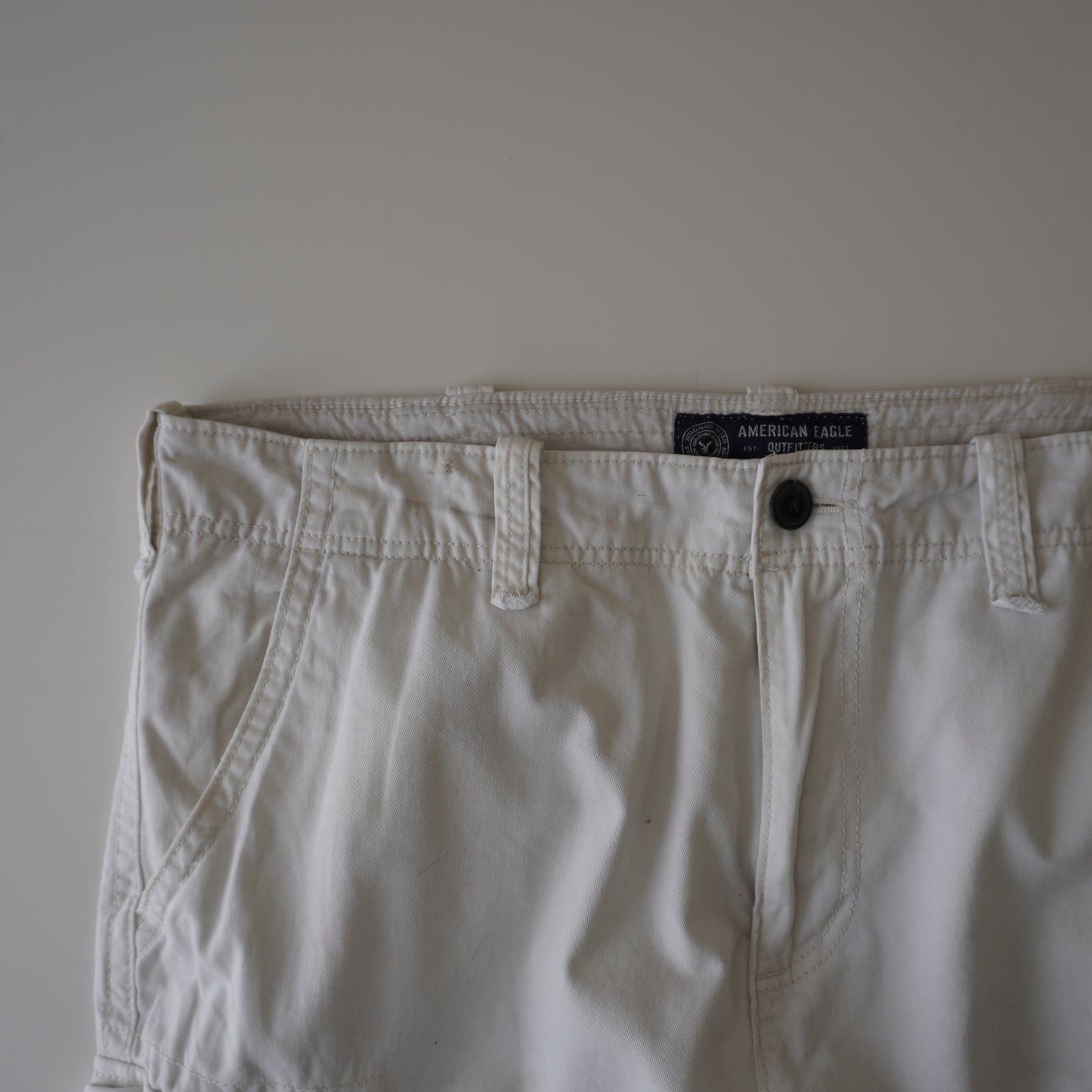 Thrifted – Short Cargo Crema American Eagle Talla 38 USA | Cintura 52 cm | Largo 53 cm