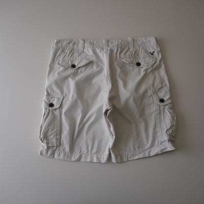 Thrifted – Short Cargo Crema American Eagle Talla 38 USA | Cintura 52 cm | Largo 53 cm