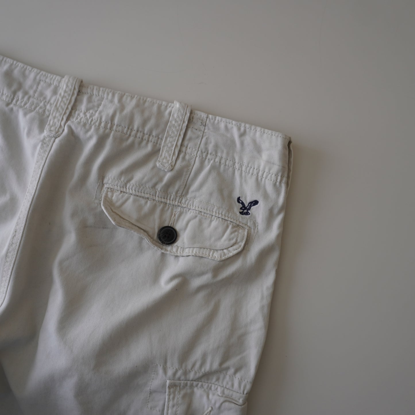 Thrifted – Short Cargo Crema American Eagle Talla 38 USA | Cintura 52 cm | Largo 53 cm