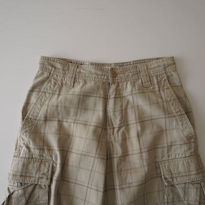 Thrifted – Short Cargo Beige con Líneas Café Urban Up Talla 29 USA | Cintura 40 cm | Largo 49 cm