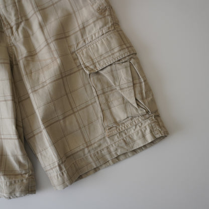Thrifted – Short Cargo Beige con Líneas Café Urban Up Talla 29 USA | Cintura 40 cm | Largo 49 cm