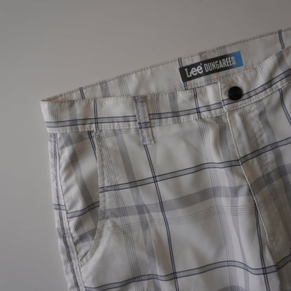 Thrifted – Short Cargo Blanco Lee Dungarees con Líneas Grises y Azul Marino Talla 32 USA | Cintura 54 cm | Largo 54 cm