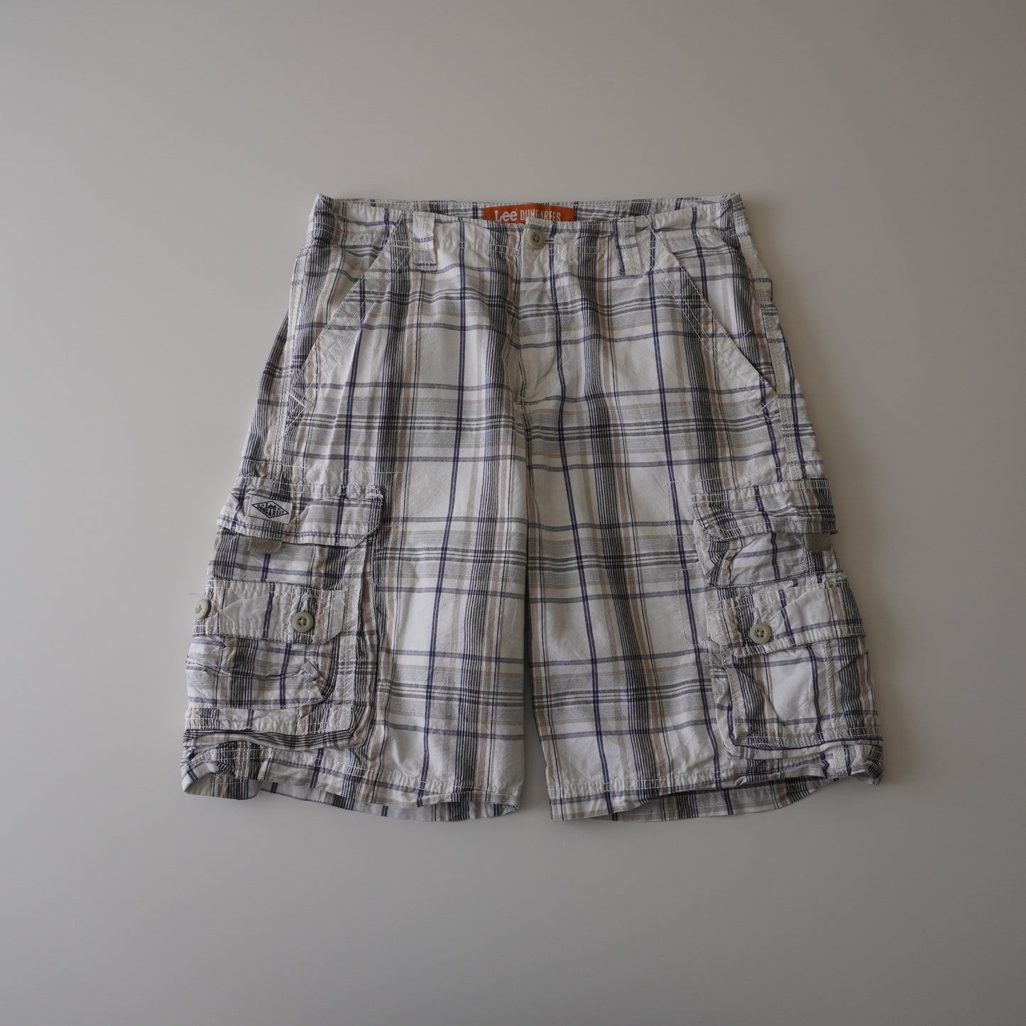 Thrifted – Short Cargo Blanco Lee Dungarees con Líneas Azules y Café Talla 29 USA | Cintura 49 cm | Largo 50 cm