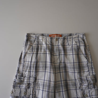 Thrifted – Short Cargo Blanco Lee Dungarees con Líneas Azules y Café Talla 29 USA | Cintura 49 cm | Largo 50 cm