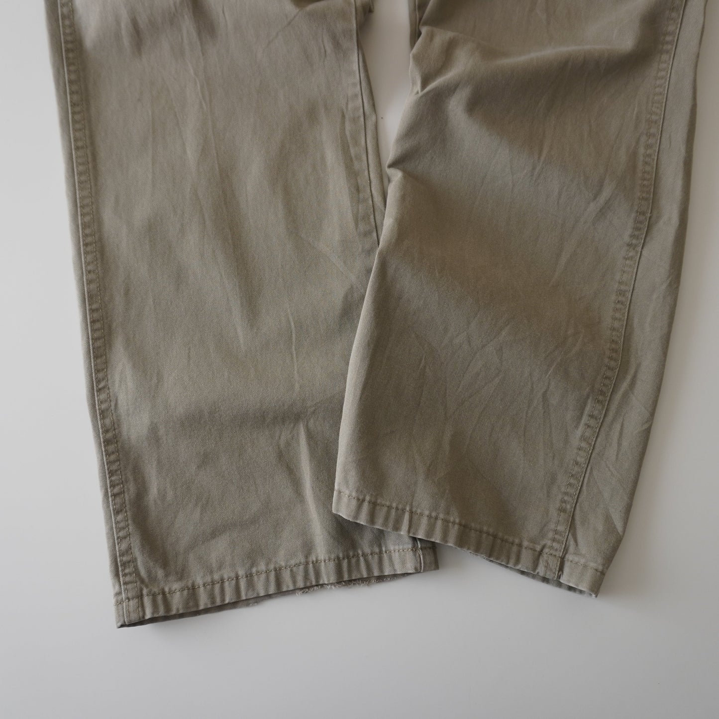 Thrifted – Pantalón Cargo Wrangler Talla 48x32 USA | Cintura 50 cm | Largo 107 cm | Talón 24 cm