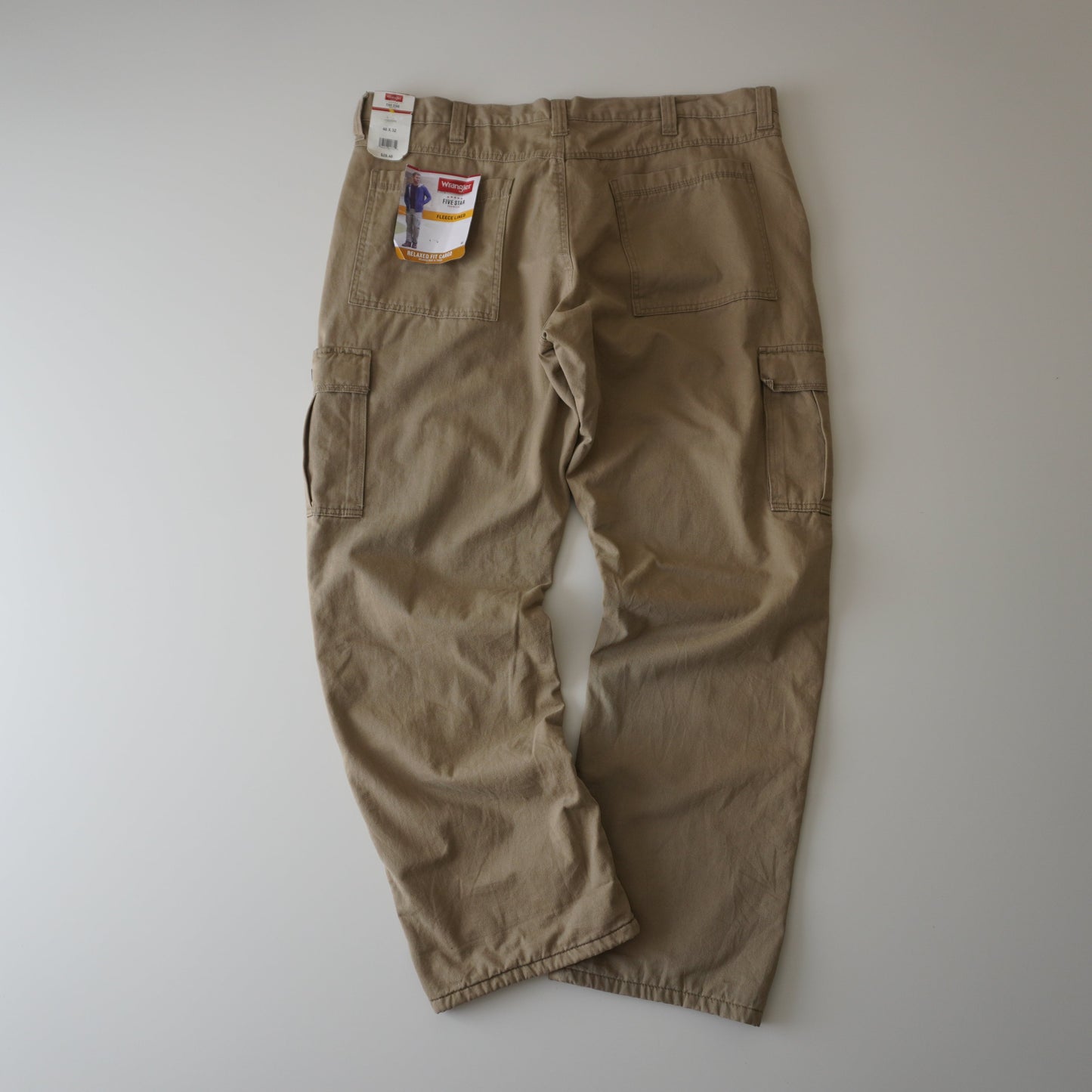 Thrifted – Pantalón Cargo Wrangler Relaxed Fit con Polar Interior Talla 40x30 USA | Cintura 56 cm | Largo 111 cm | Talón 24 cm