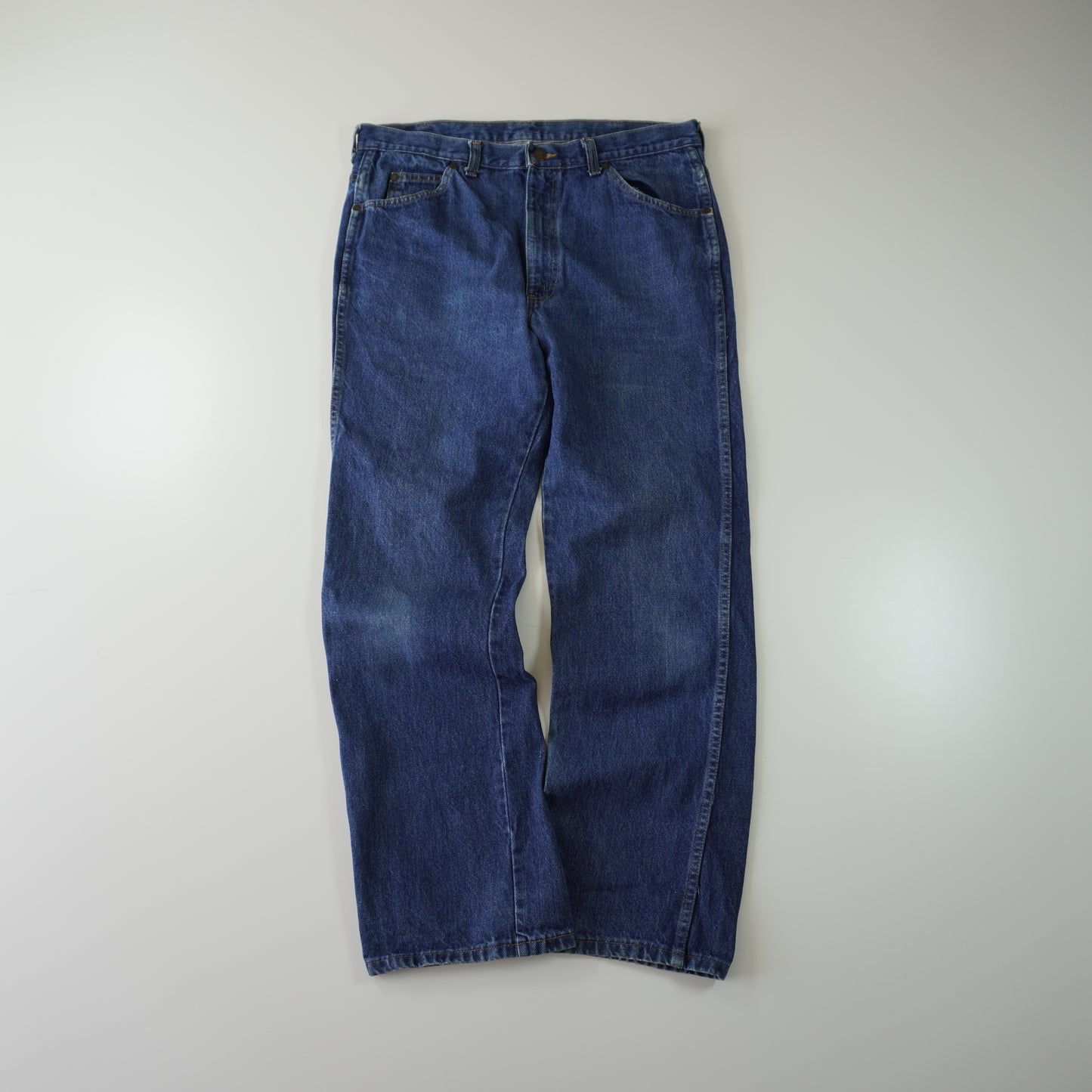 Thrifted – Jean Americano sin marca Botón Cobre Talla 44 CL aprox | Cintura 45 cm | Largo 103 cm | Talón 23 cm