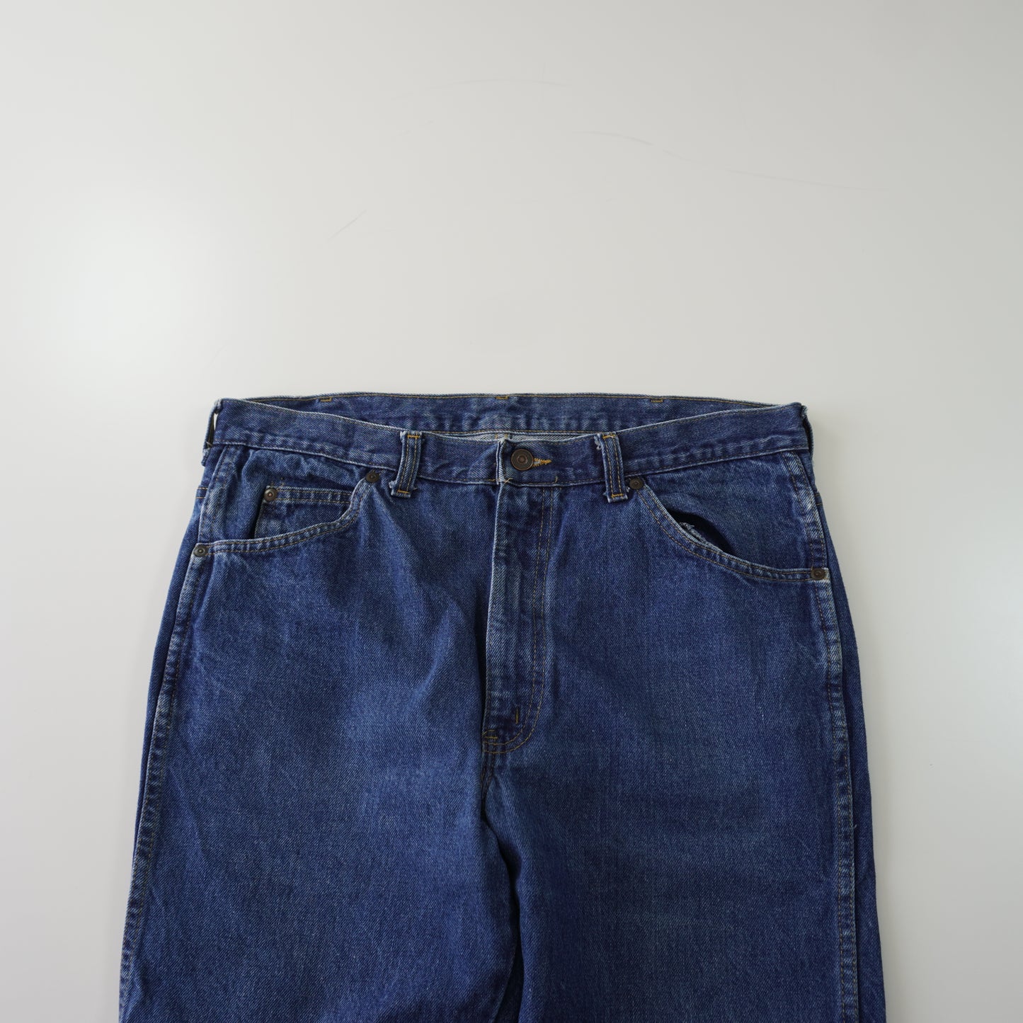 Thrifted – Jean Americano sin marca Botón Cobre Talla 44 CL aprox | Cintura 45 cm | Largo 103 cm | Talón 23 cm