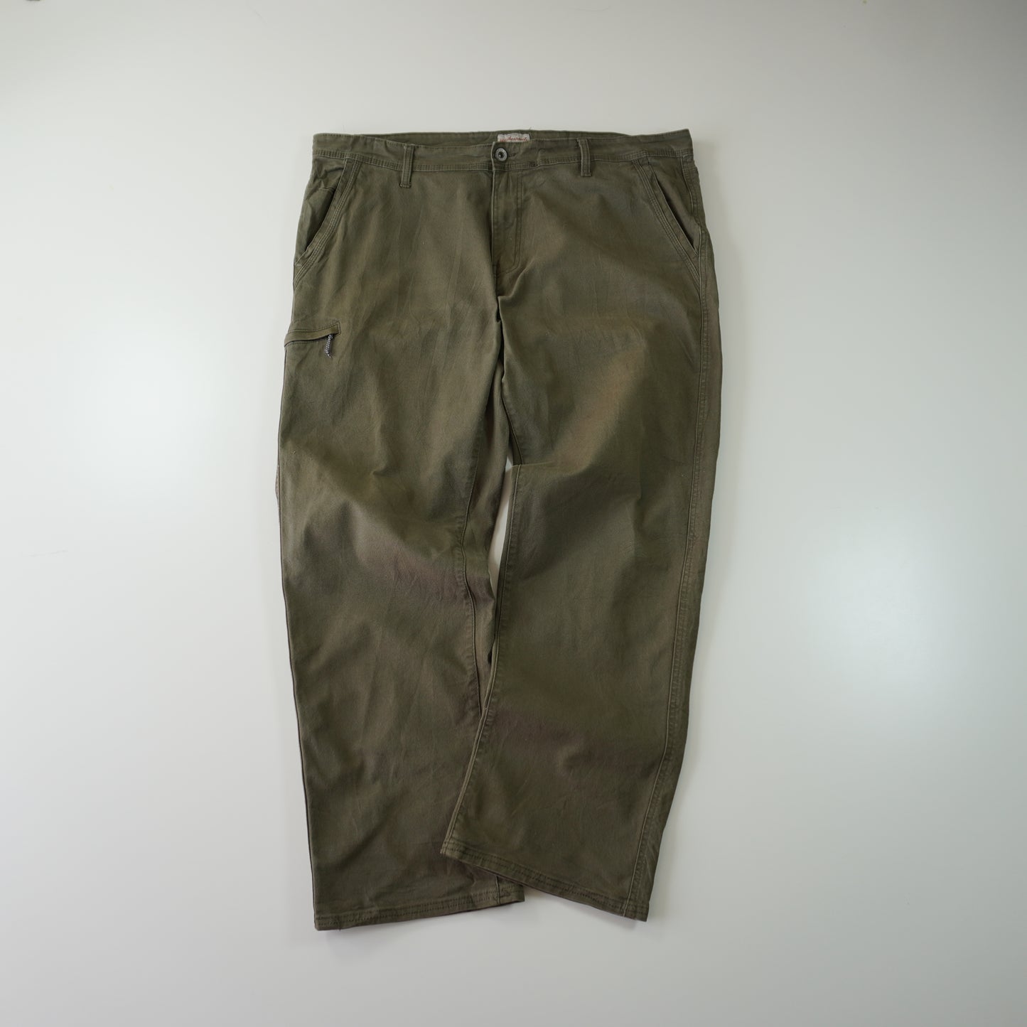 Thrifted – Jean Weatherproof Verde Vintage Talla 40x30 USA (CL 52/54 aprox) | Cintura 54 cm | Largo 104 cm | Talón 23 cm