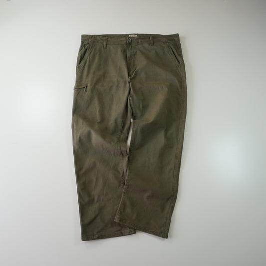 Thrifted – Jean Weatherproof Verde Vintage Talla 40x30 USA (CL 52/54 aprox) | Cintura 54 cm | Largo 104 cm | Talón 23 cm