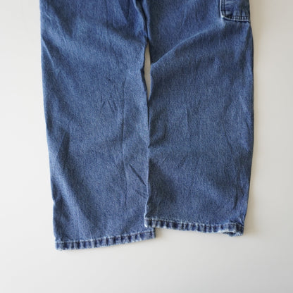 Thrifted – Jeans Carpenter Wrangler Talla 34x30 USA | Cintura 44 cm | Largo 102 cm | Talón 22 cm (Copia)