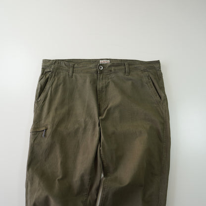 Thrifted – Jean Weatherproof Verde Vintage Talla 40x30 USA (CL 52/54 aprox) | Cintura 54 cm | Largo 104 cm | Talón 23 cm