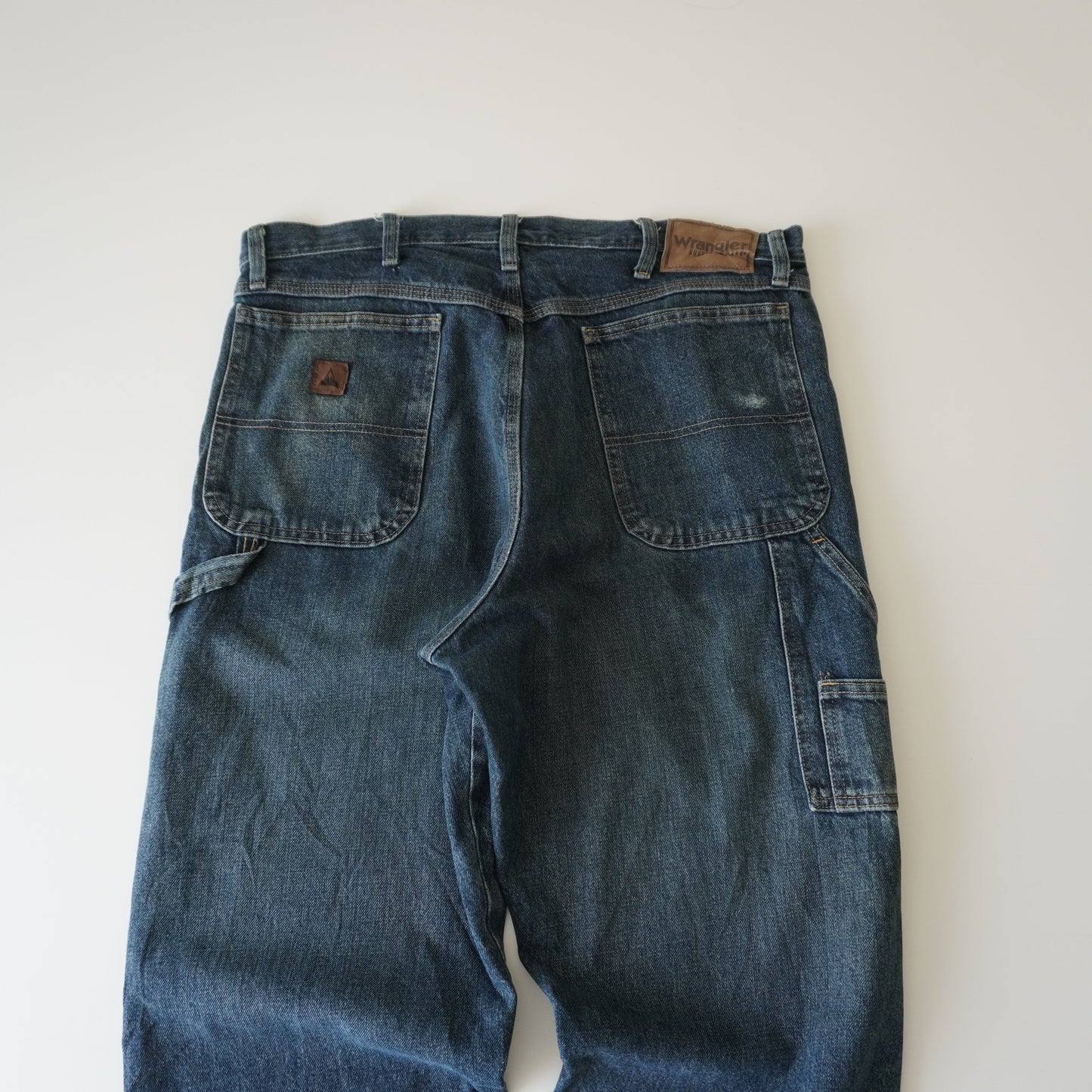 Thrifted – Jean Carpenter Wrangler Rugged Wear Talla 36x32 USA | Cintura 48 cm | Largo 112 cm | Talón 21 cm