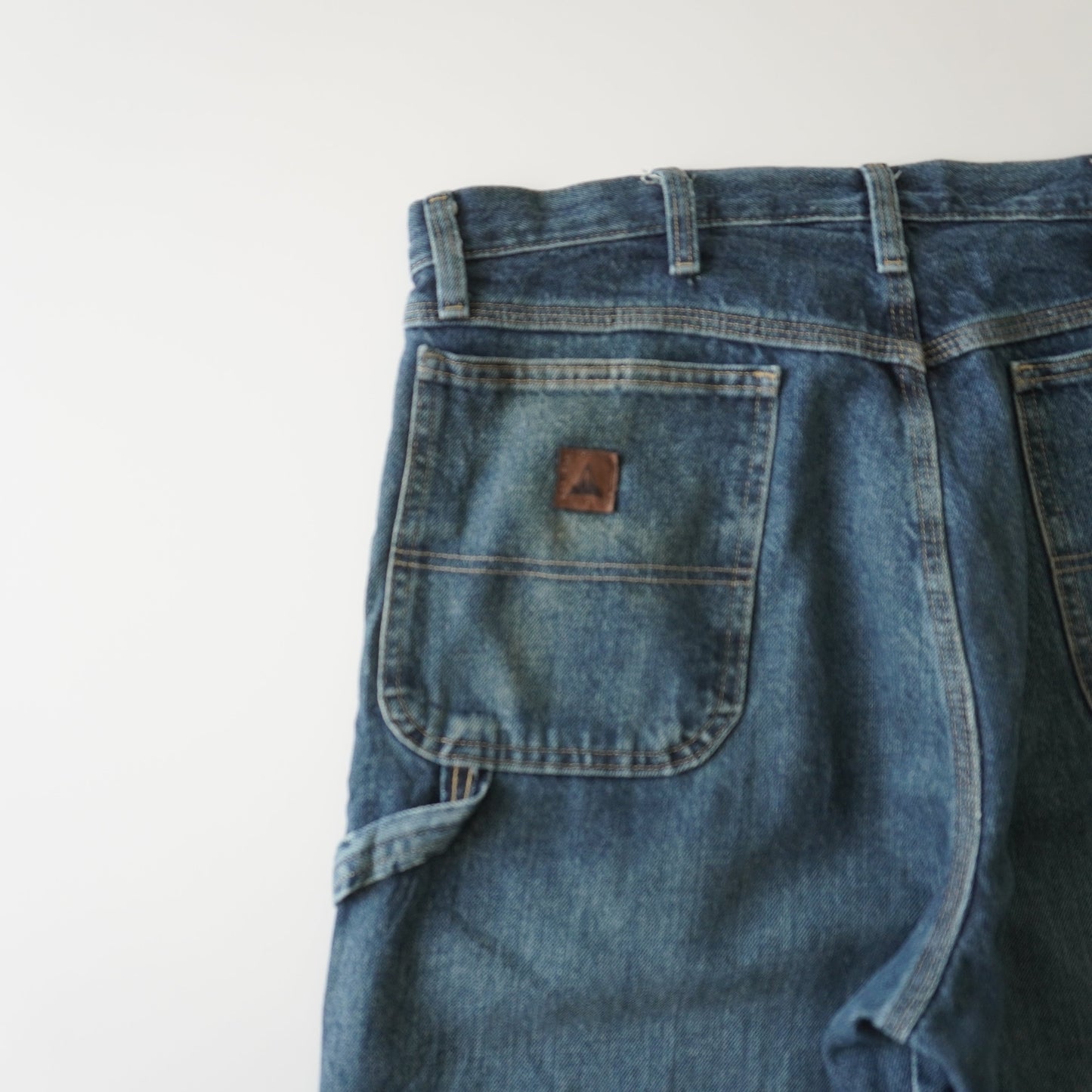 Thrifted – Jean Carpenter Wrangler Rugged Wear Talla 36x32 USA | Cintura 48 cm | Largo 112 cm | Talón 21 cm