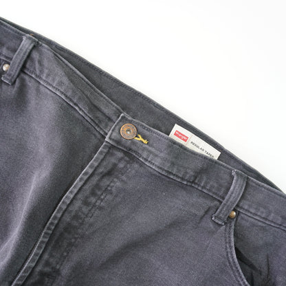 Thrifted – Jean Wrangler Negro Regular Taper Fit Talla 42x30 (CL 52/54) | Cintura 101 cm | Largo 57 cm | Talón 20 cm