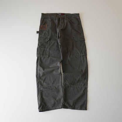 Thrifted – Pantalón Cargo Verde Riggs by Wrangler Talla 33x30 USA | Cintura 43 cm | Largo 103 cm | Talón 23 cm