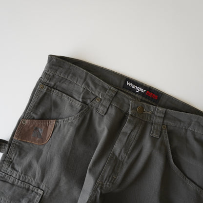 Thrifted – Pantalón Cargo Verde Riggs by Wrangler Talla 33x30 USA | Cintura 43 cm | Largo 103 cm | Talón 23 cm
