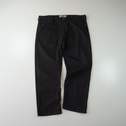 Thrifted – Jean Wrangler Negros Authentics Talla 40x29 (CL 52) | Cintura 54 cm | Largo 52 cm | Talón 23 cm