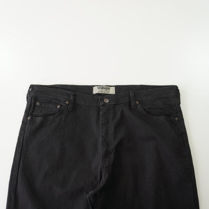 Thrifted – Jean Wrangler Negros Authentics Talla 40x29 (CL 52) | Cintura 54 cm | Largo 52 cm | Talón 23 cm