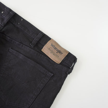 Thrifted – Jean Wrangler Negros Authentics Talla 40x29 (CL 52) | Cintura 54 cm | Largo 52 cm | Talón 23 cm