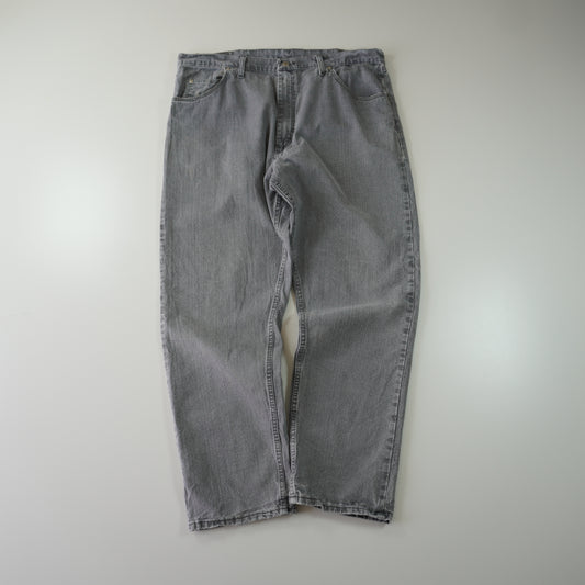 Thrifted – Jean Wrangler Gris Talla 40x30 (CL 50) | Cintura 108 cm | Largo 52 cm | Talón 23 cm