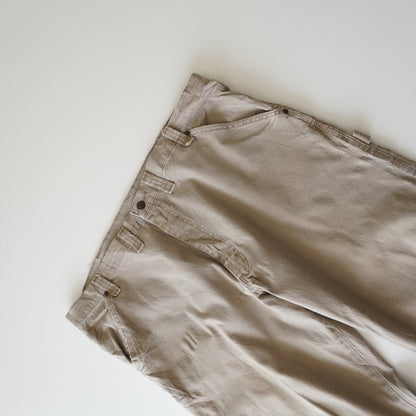 Thrifted – Jean Carpenter Café Wrangler Talla 42x32 USA | Cintura 58 cm | Largo 104 cm | Talón 24 cm