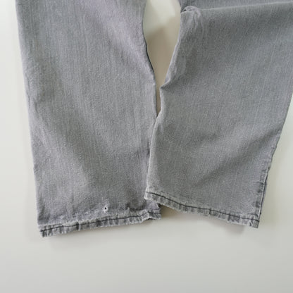 Thrifted – Jean Wrangler Gris Talla 40x30 (CL 50) | Cintura 108 cm | Largo 52 cm | Talón 23 cm