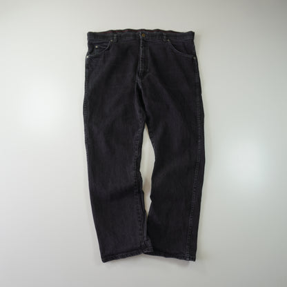 Thrifted – Jean Wrangler Negro Talla 42x29 (CL 54/56) | Cintura 107 cm | Largo 56 cm | Talón 21 cm