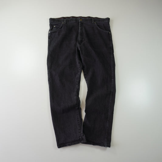 Thrifted – Jean Wrangler Negro Talla 42x29 (CL 54/56) | Cintura 107 cm | Largo 56 cm | Talón 21 cm