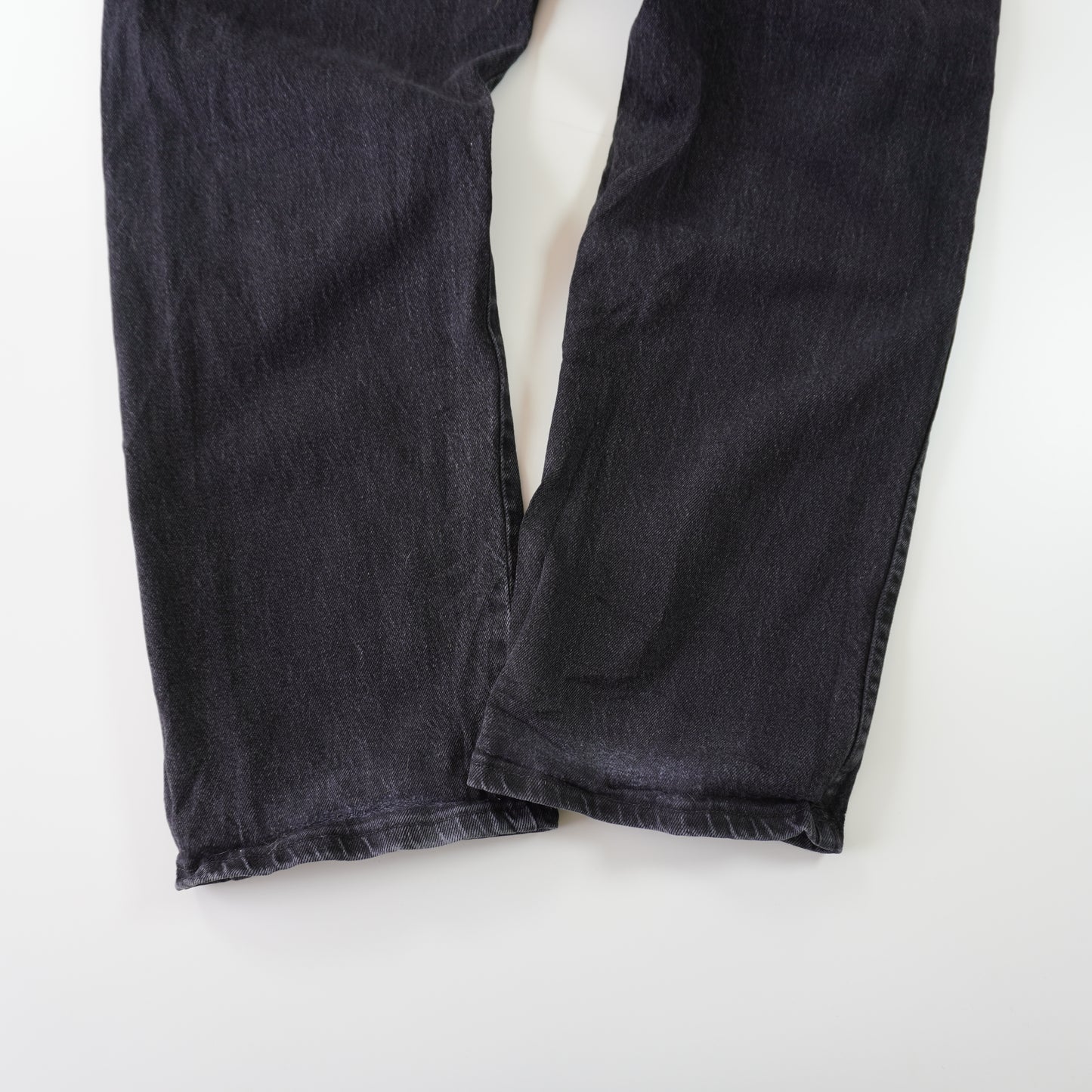 Thrifted – Jean Wrangler Negro Talla 42x29 (CL 54/56) | Cintura 107 cm | Largo 56 cm | Talón 21 cm