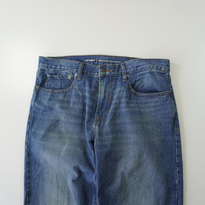 Thrifted – Jean Old Navy Regular Standard Azul Talla 34x— (CL 46 aprox) | Cintura 47 cm | Largo 104 cm | Talón 20 cm